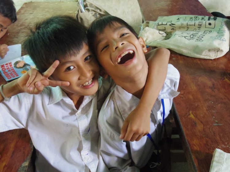 カンボジアの子供たちと遊ぶ 愛センターボランティア記 Vol 1 Animal Traveler