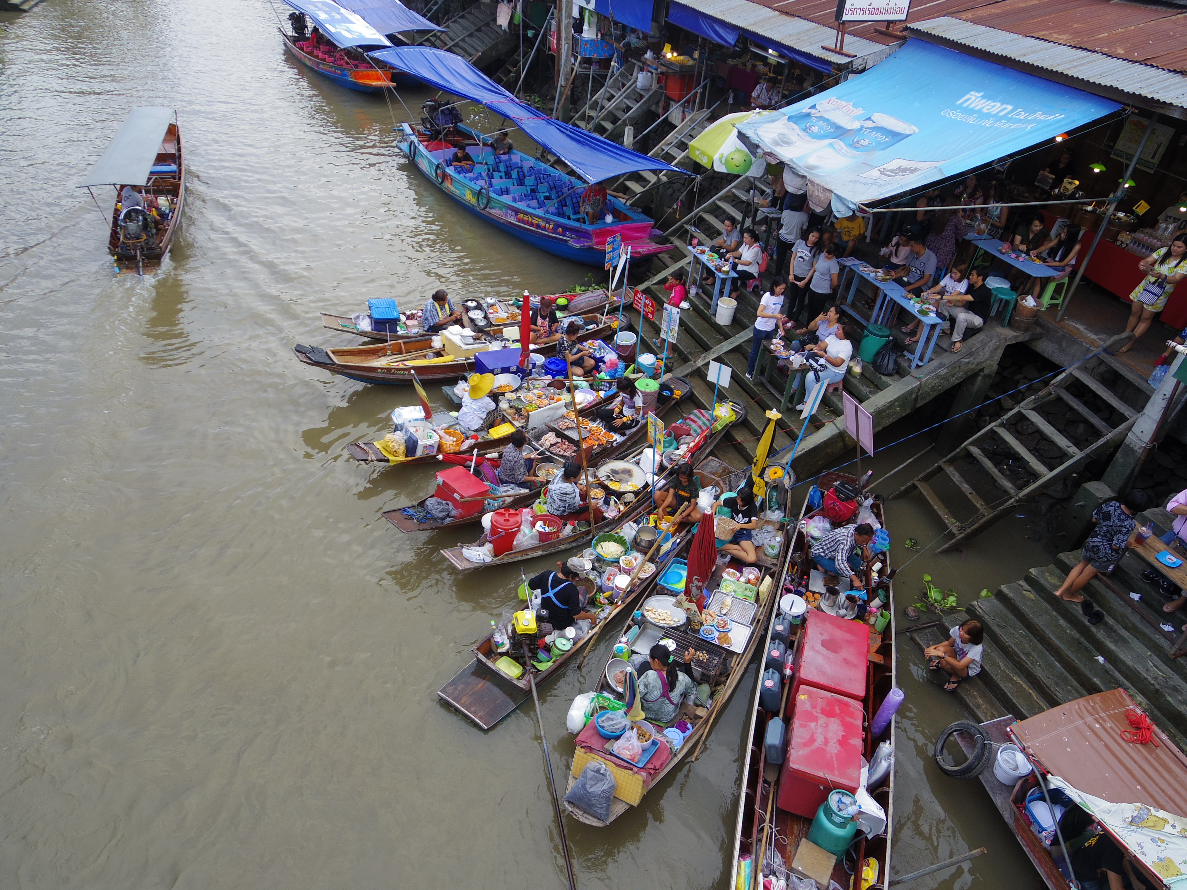 タイの水上マーケットがおもしろかった。